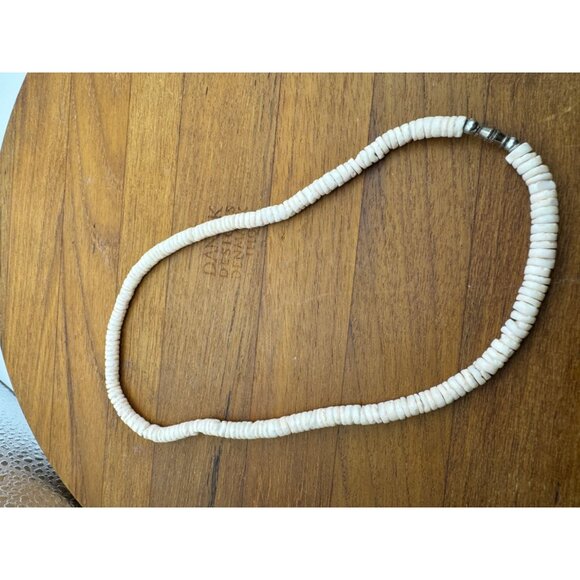 Vintage White Shell Beaded Necklace With Barrel Clasp - Picture 4 of 6